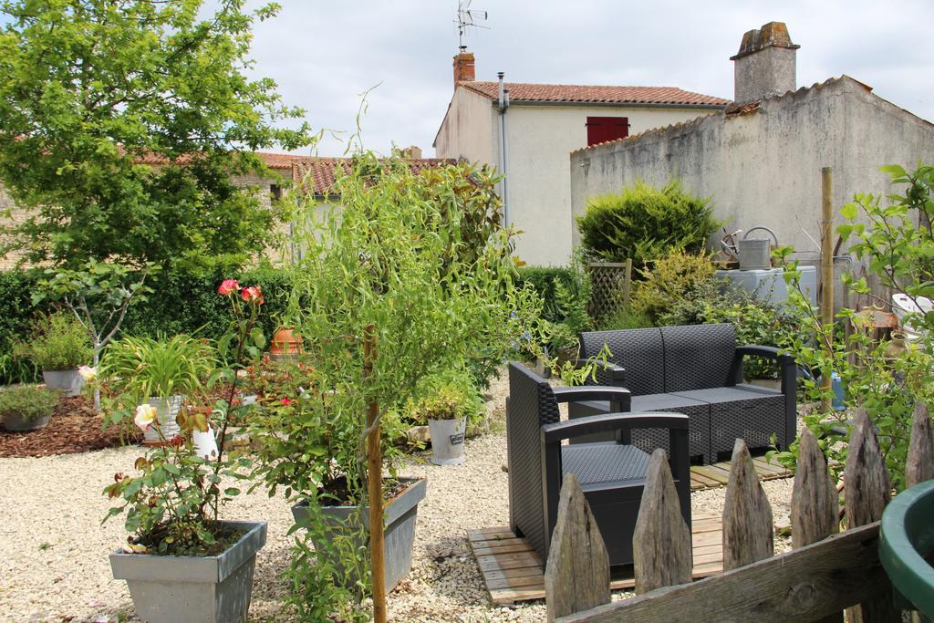 Maison D'Hotes Le Lavoir Fontaines  Buitenkant foto