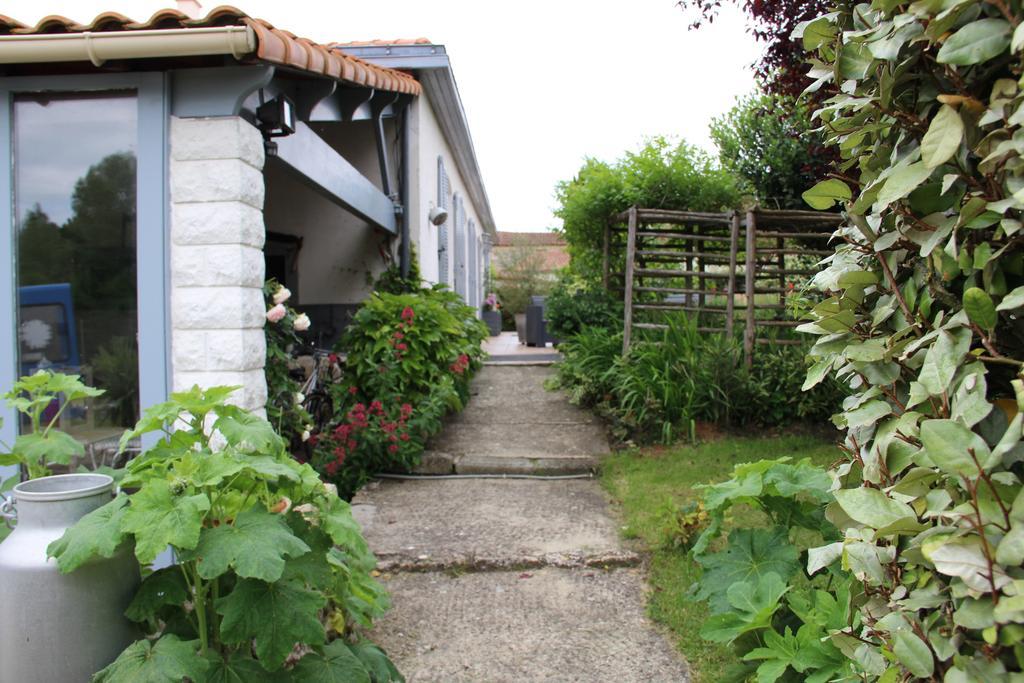Maison D'Hotes Le Lavoir Fontaines  Buitenkant foto