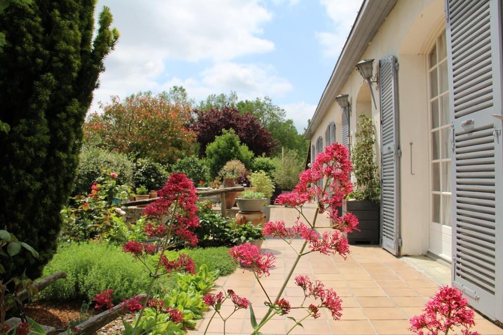 Maison D'Hotes Le Lavoir Fontaines  Buitenkant foto