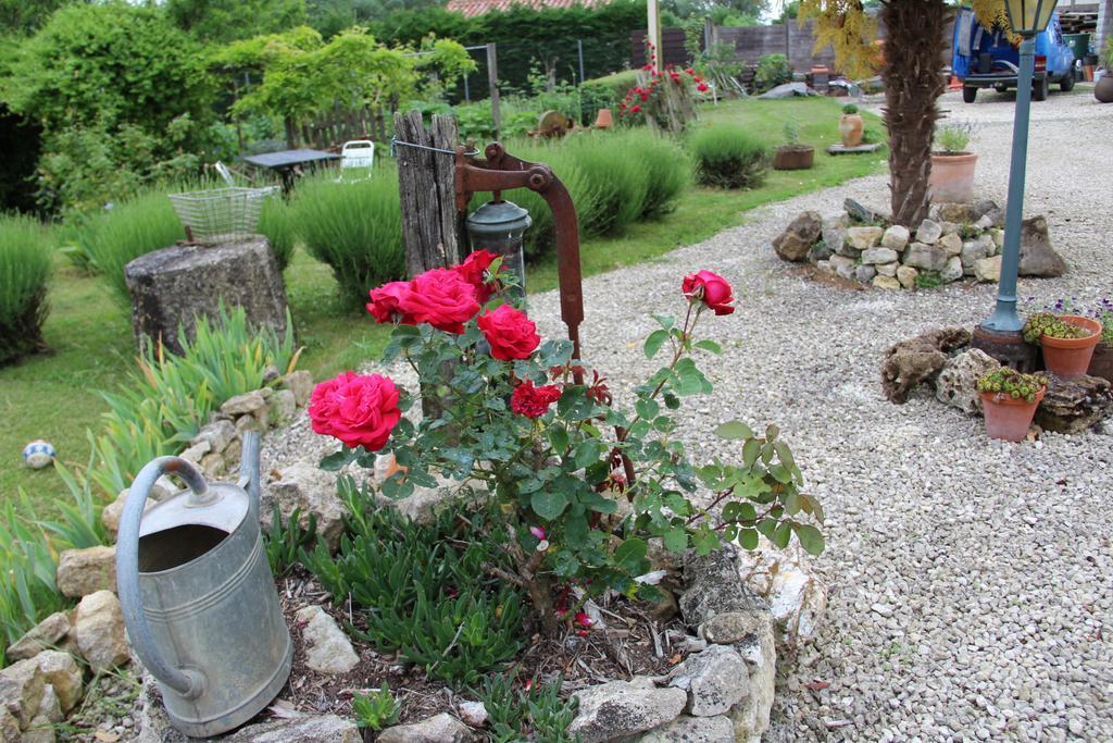 Maison D'Hotes Le Lavoir Fontaines  Buitenkant foto