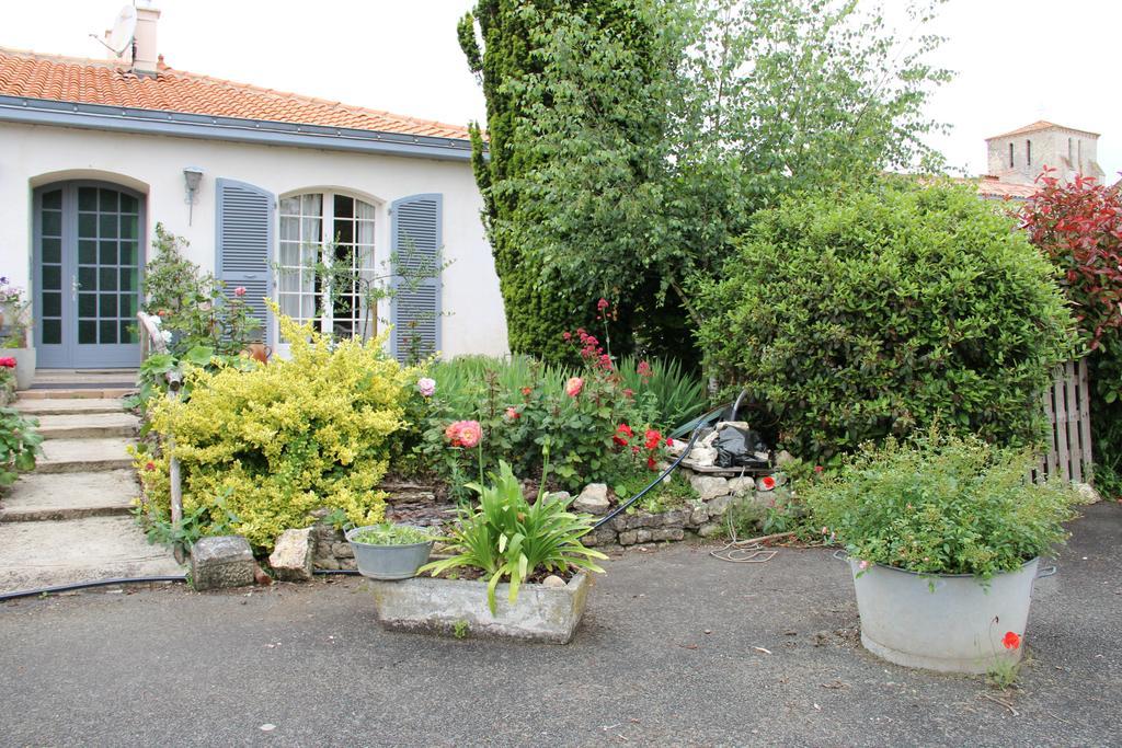 Maison D'Hotes Le Lavoir Fontaines  Buitenkant foto