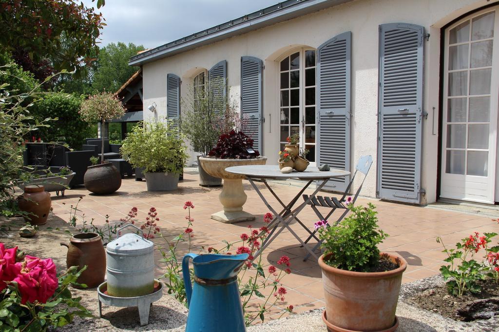 Maison D'Hotes Le Lavoir Fontaines  Buitenkant foto