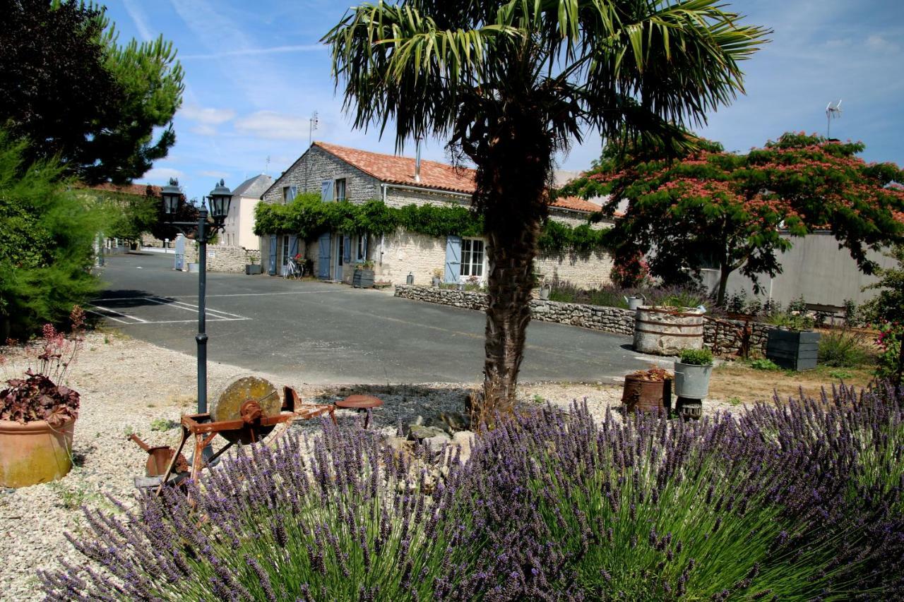 Maison D'Hotes Le Lavoir Fontaines  Buitenkant foto
