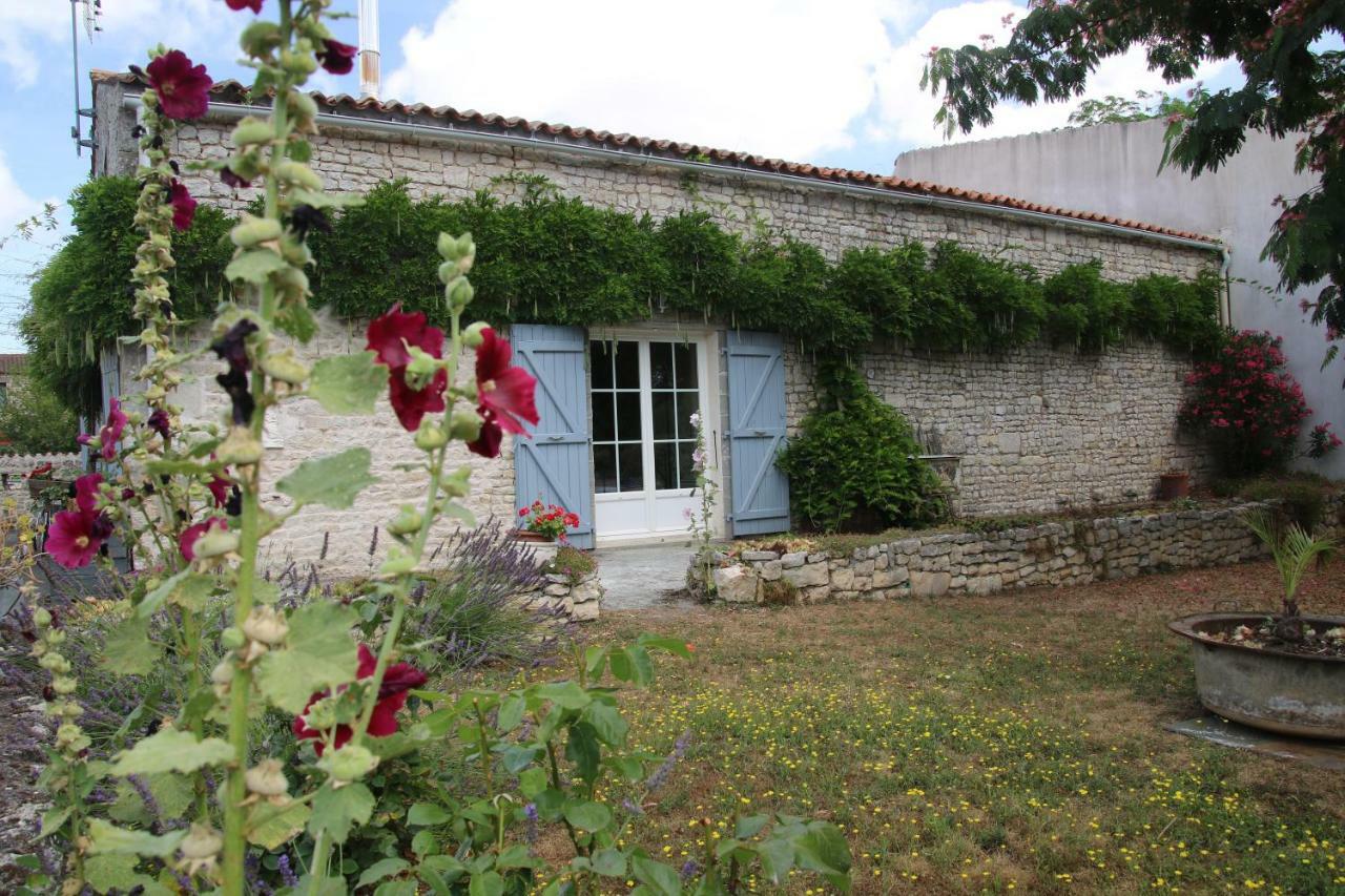 Maison D'Hotes Le Lavoir Fontaines  Buitenkant foto
