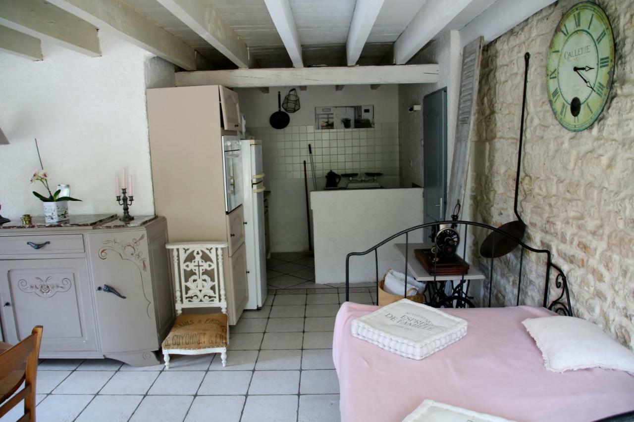 Maison D'Hotes Le Lavoir Fontaines  Buitenkant foto