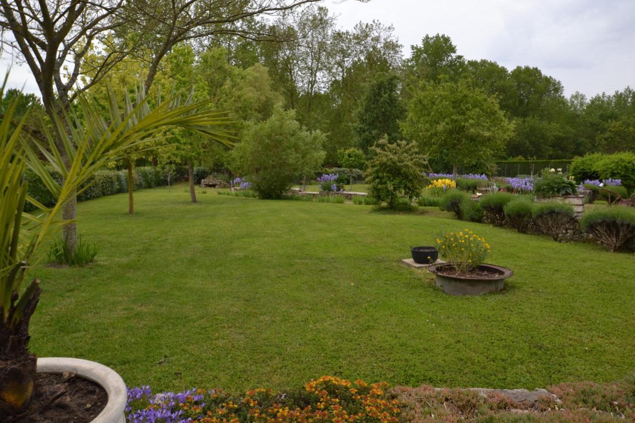 Maison D'Hotes Le Lavoir Fontaines  Buitenkant foto